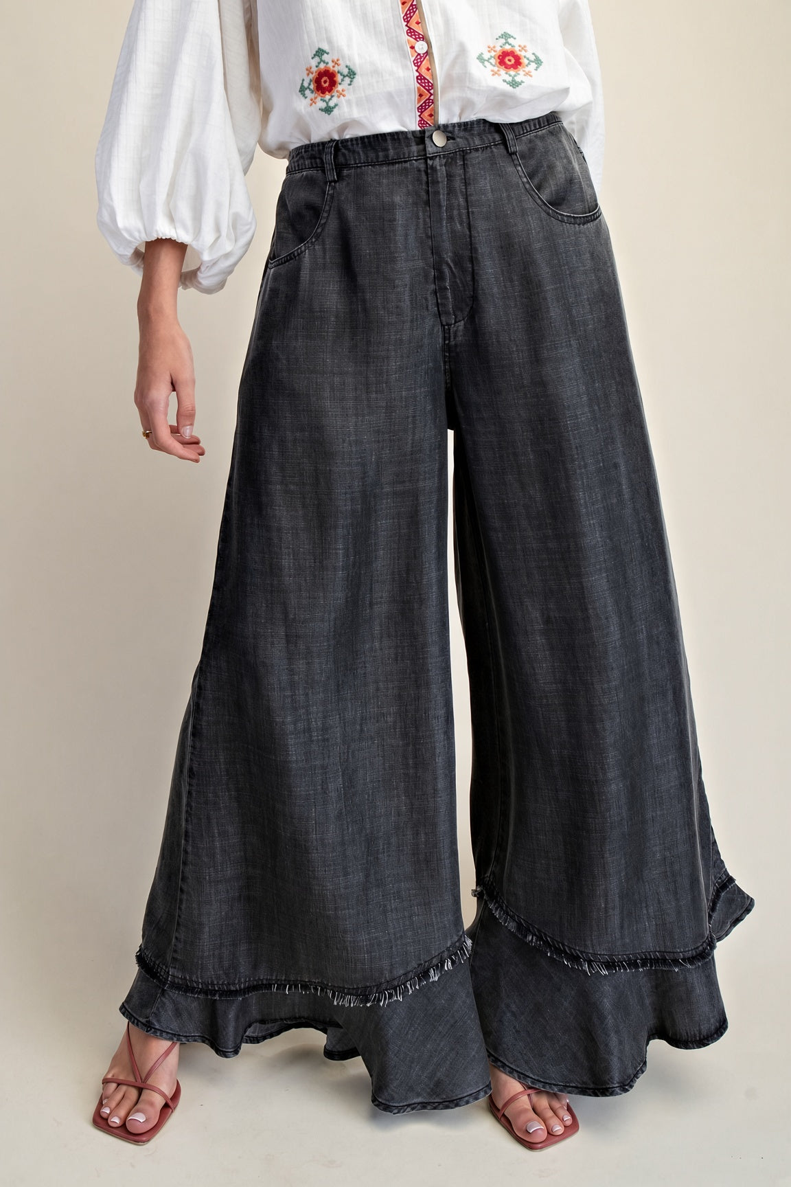 Easel Mineral Washed Chambray Pants– Black