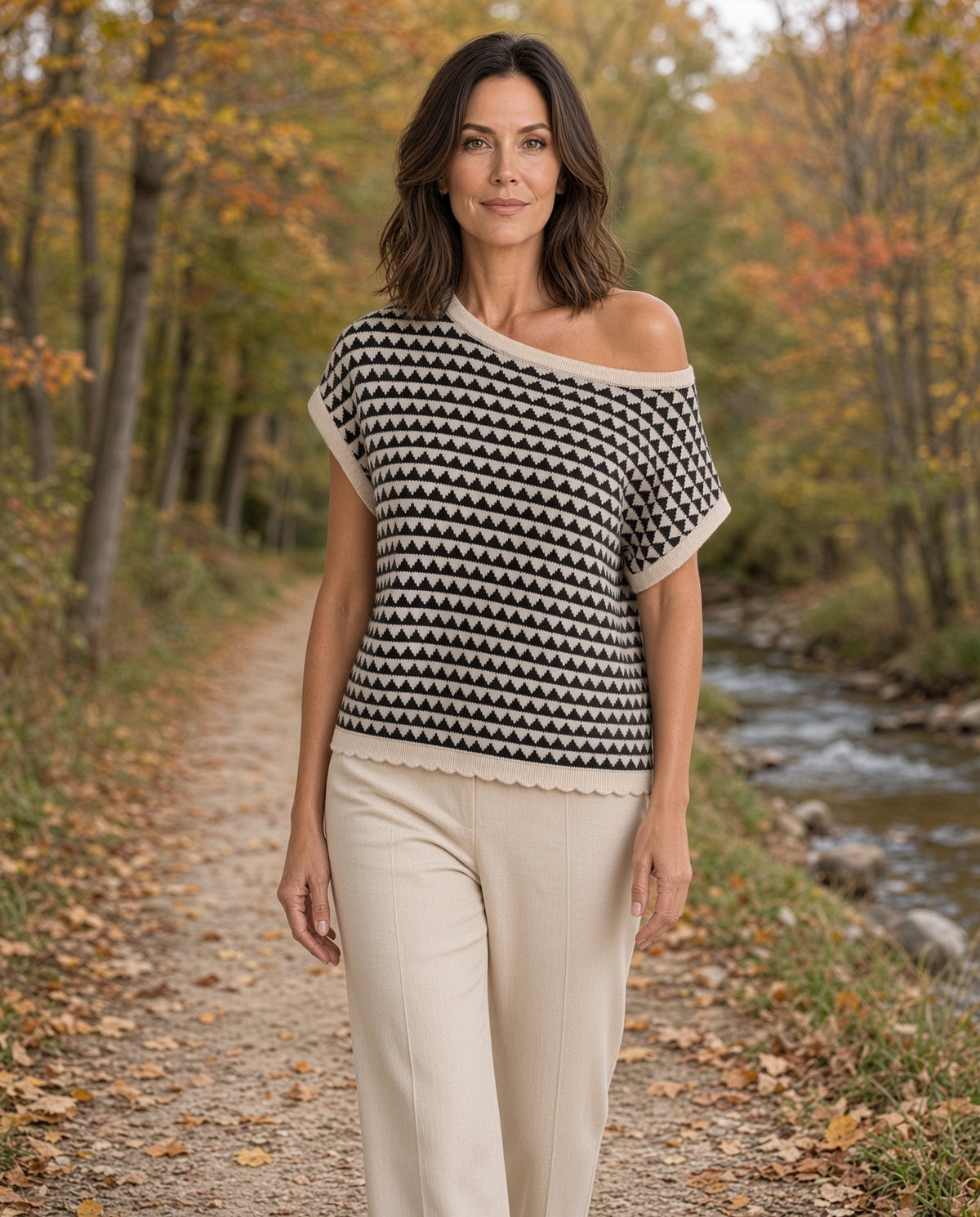 JOA Geometric-Stripe Scalloped Short-Sleeve Sweater – Black