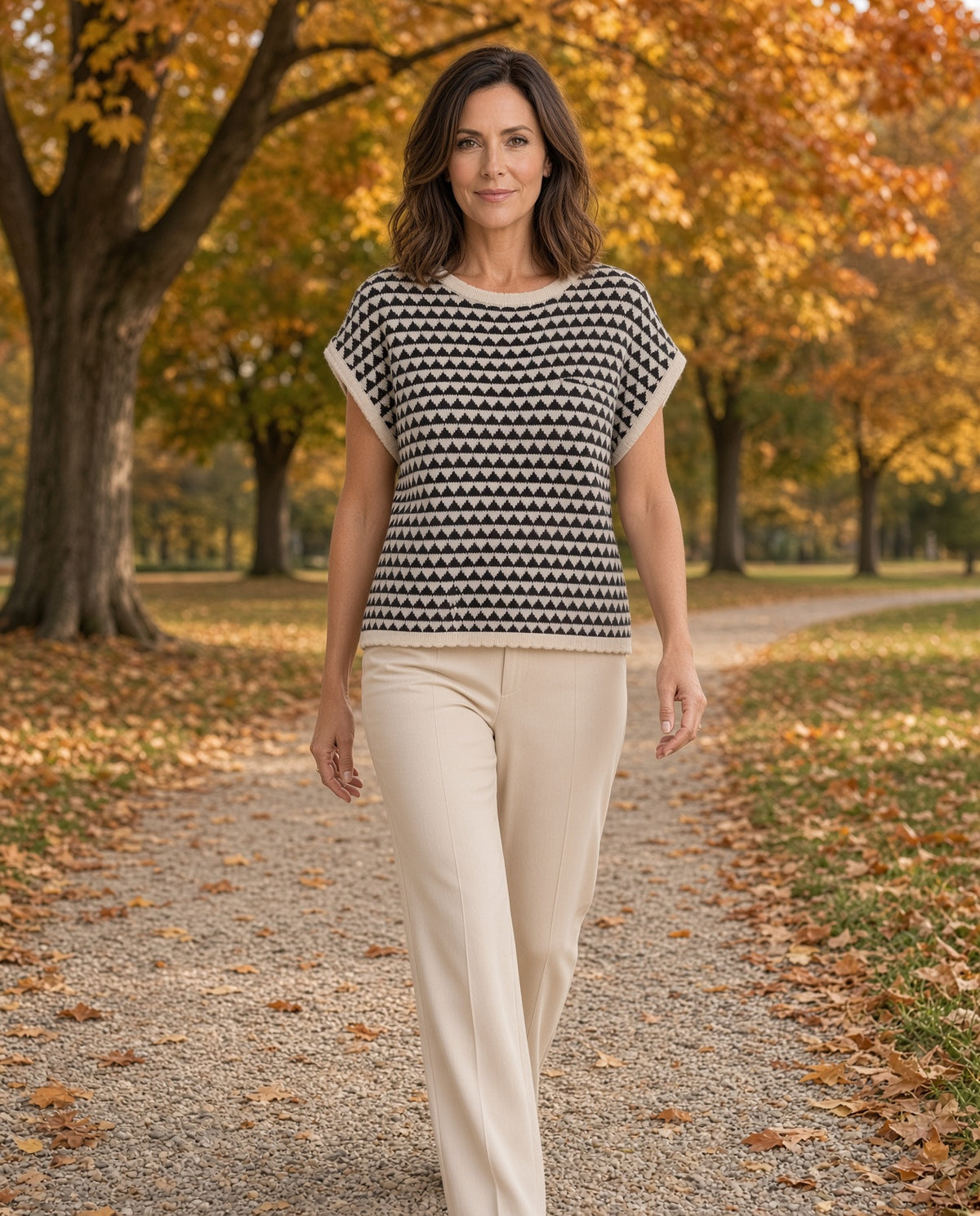 JOA Geometric-Stripe Scalloped Short-Sleeve Sweater – Black