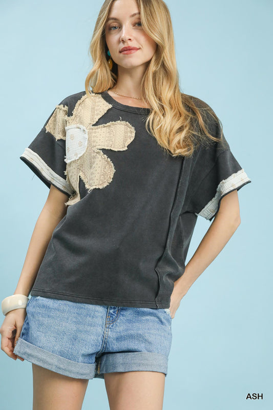 Umgee Mineral-Wash French Terry Flower Patch Top – Ash